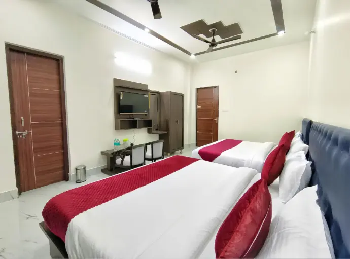 “Spacious AC room with 3 beds, TV, and Wi-Fi. Ideal for small families or group pilgrims visiting Tirumala – ₹2999.”